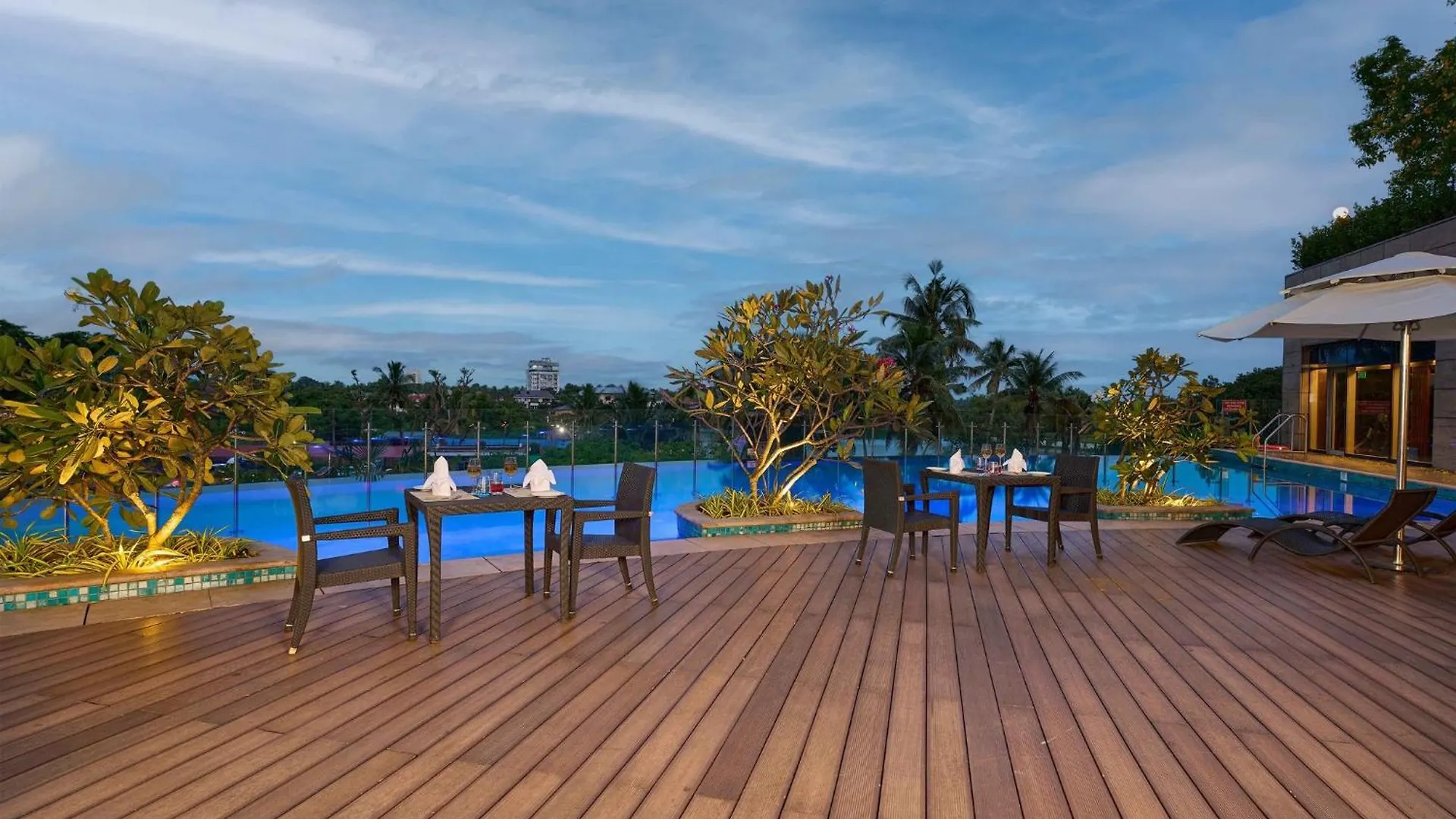 Отель Crowne Plaza Kochi By Ihg