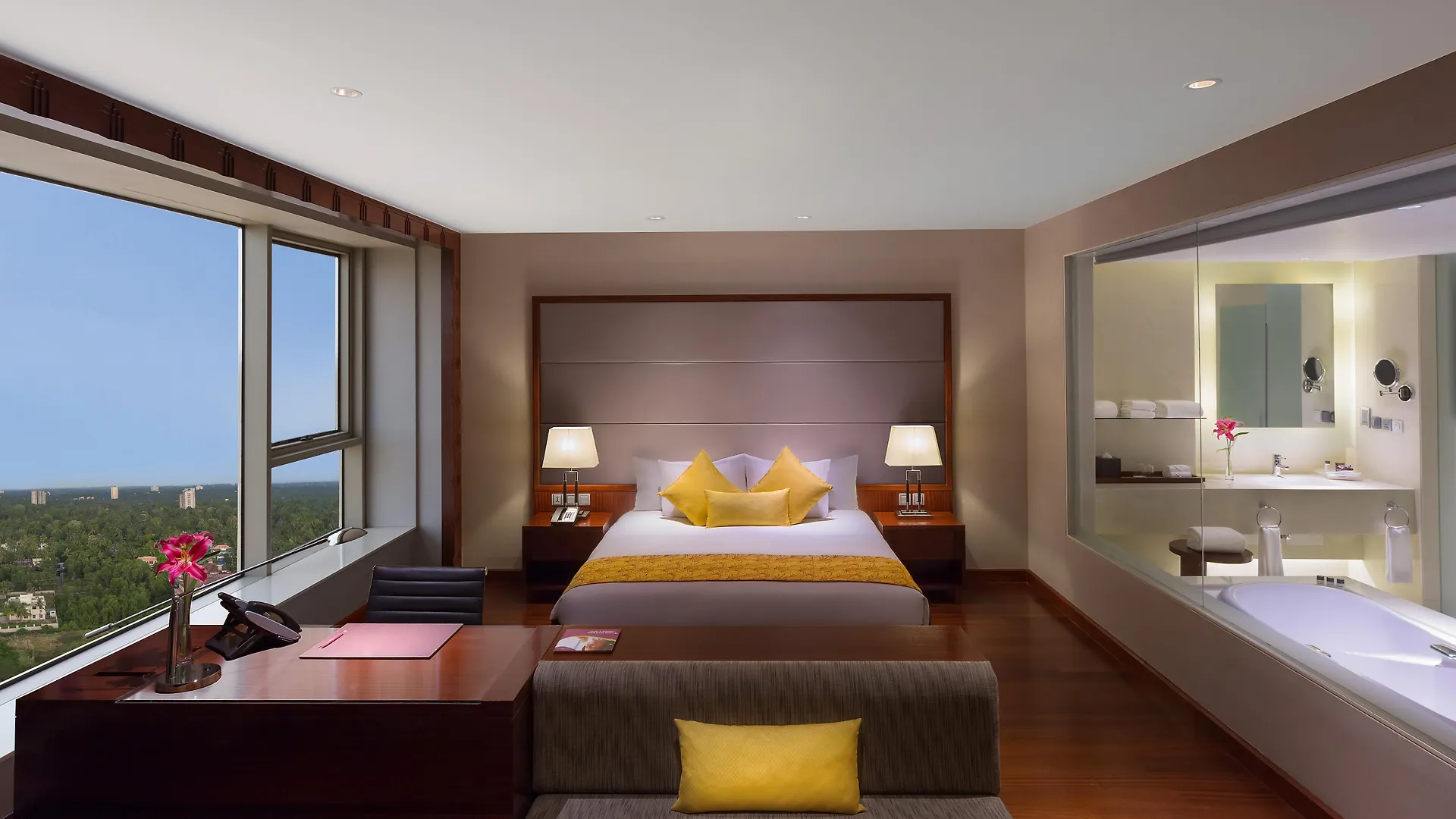 Crowne Plaza Kochi By Ihg Hotel
