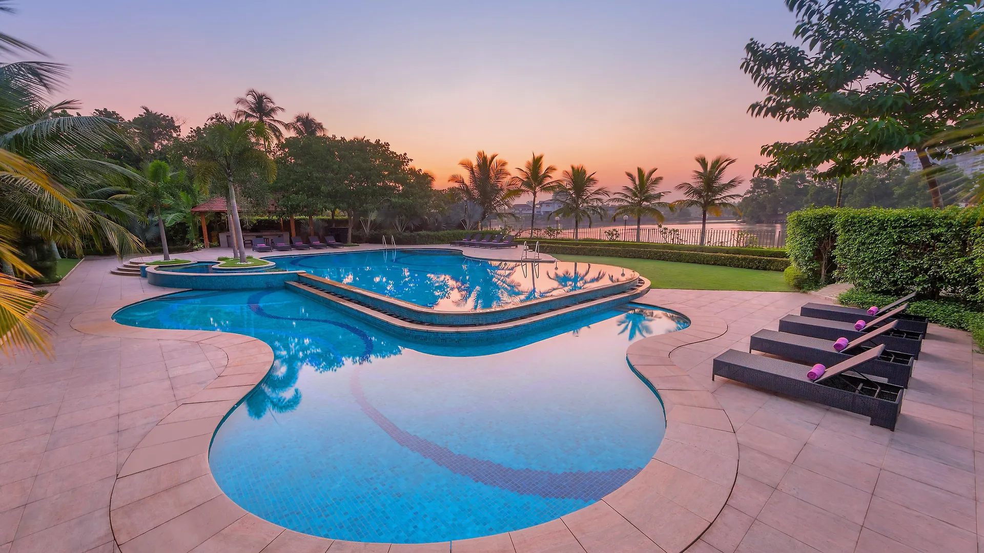 Crowne Plaza Kochi By Ihg Hotel