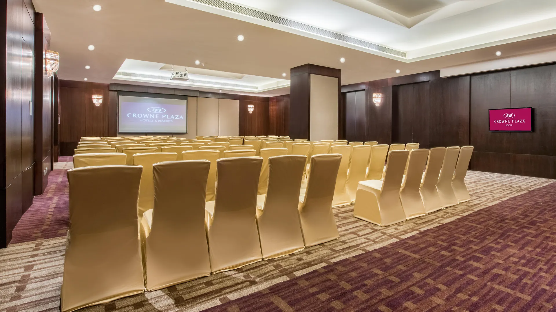 Crowne Plaza Kochi By Ihg Hotel