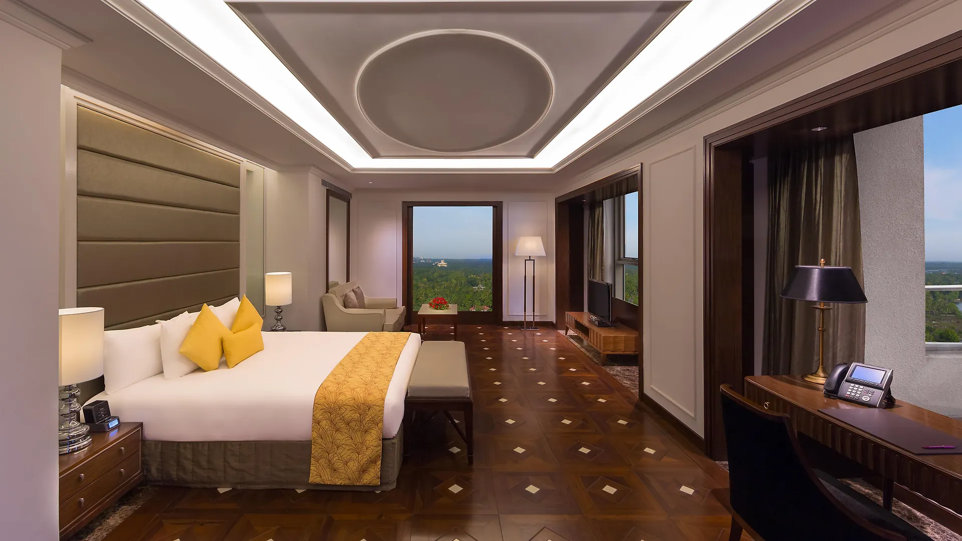 Crowne Plaza Kochi By Ihg Hotel