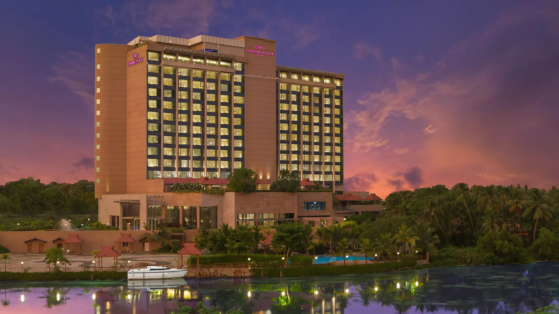 Crowne Plaza Kochi By Ihg Hotel